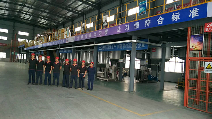 同邦達科技公司生產(chǎn)車間晨會